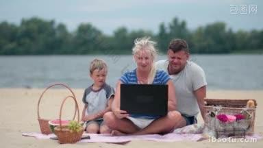 一家人在度假时用笔记本电脑通过互联网和奶奶聊天，一家人在海滩野餐，互相打招呼